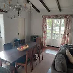 Casa Dos Pinheiros * Casal do Narcizo